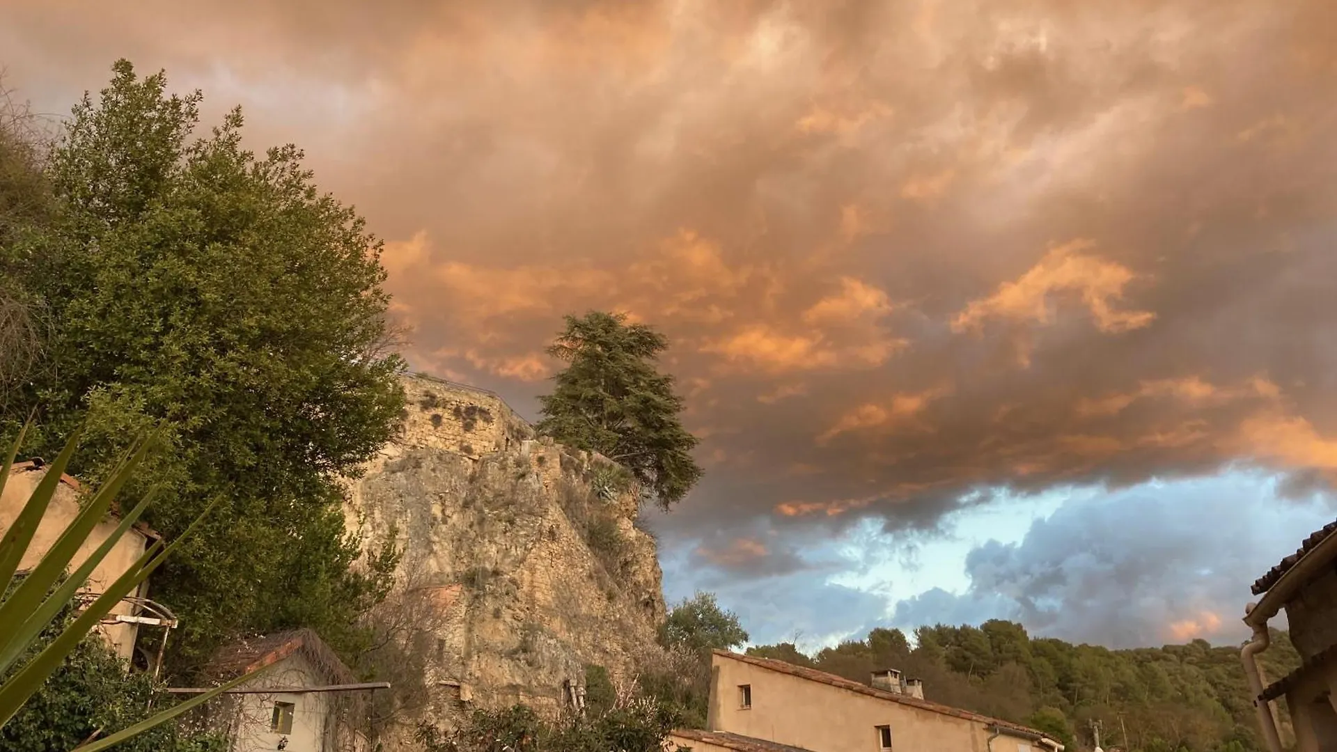 Le Couvent Des Ecrevisses Bed & Breakfast Barjols France